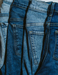 Indigo 12 oz scented candle