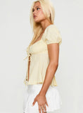 How To Fly Tie Detail Top Yellow