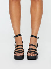 Cappie Heels Black