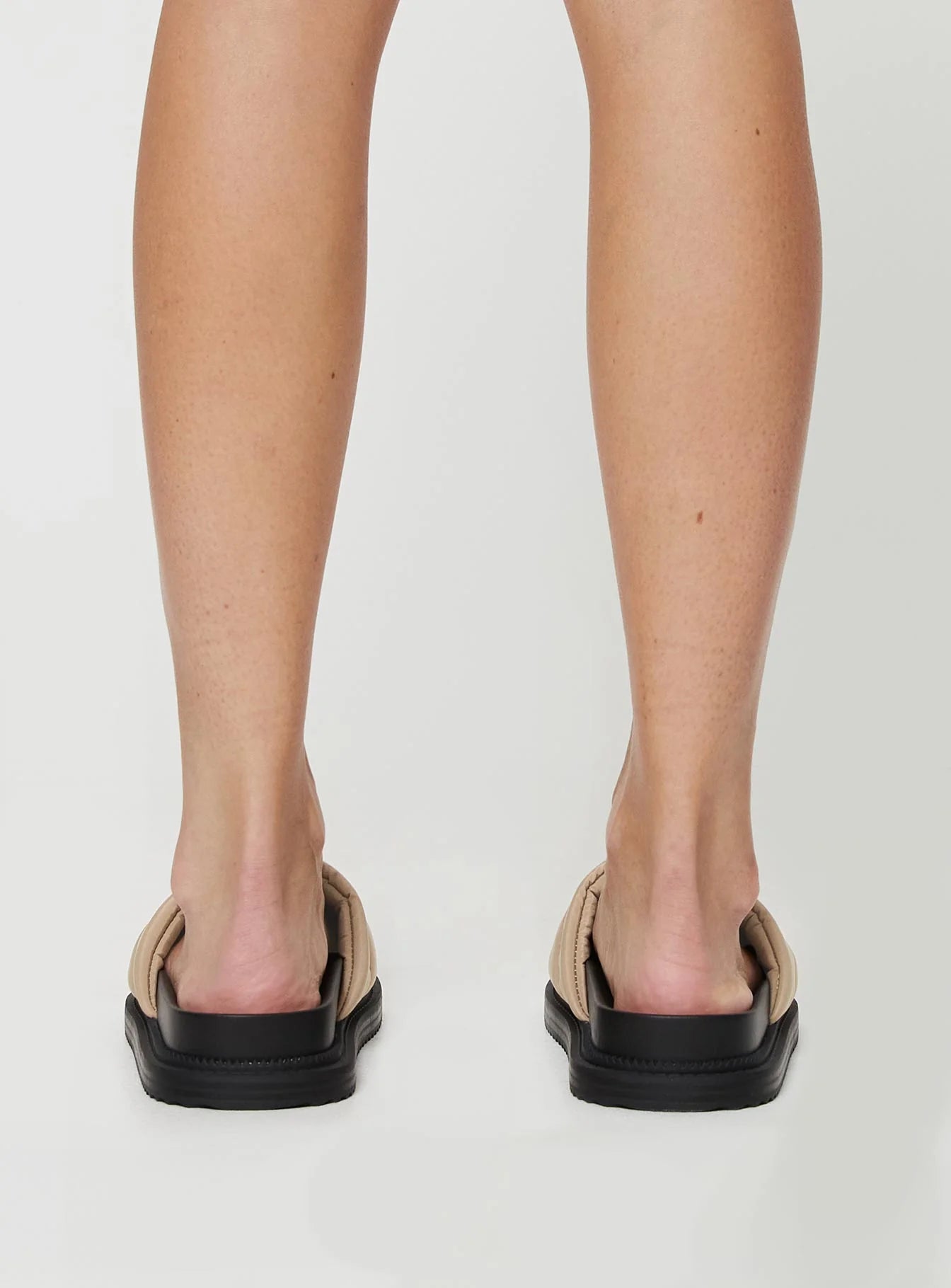 Levin Flats Beige / Black
