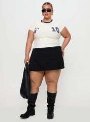 Track Record Graphic Top Cream Curve