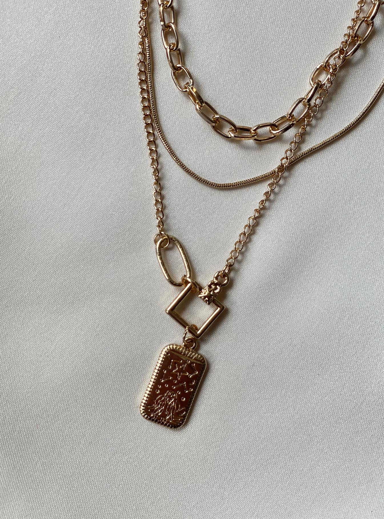 Lonix Necklace Gold