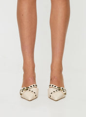 Compelling Pointed Toe Heels Beige