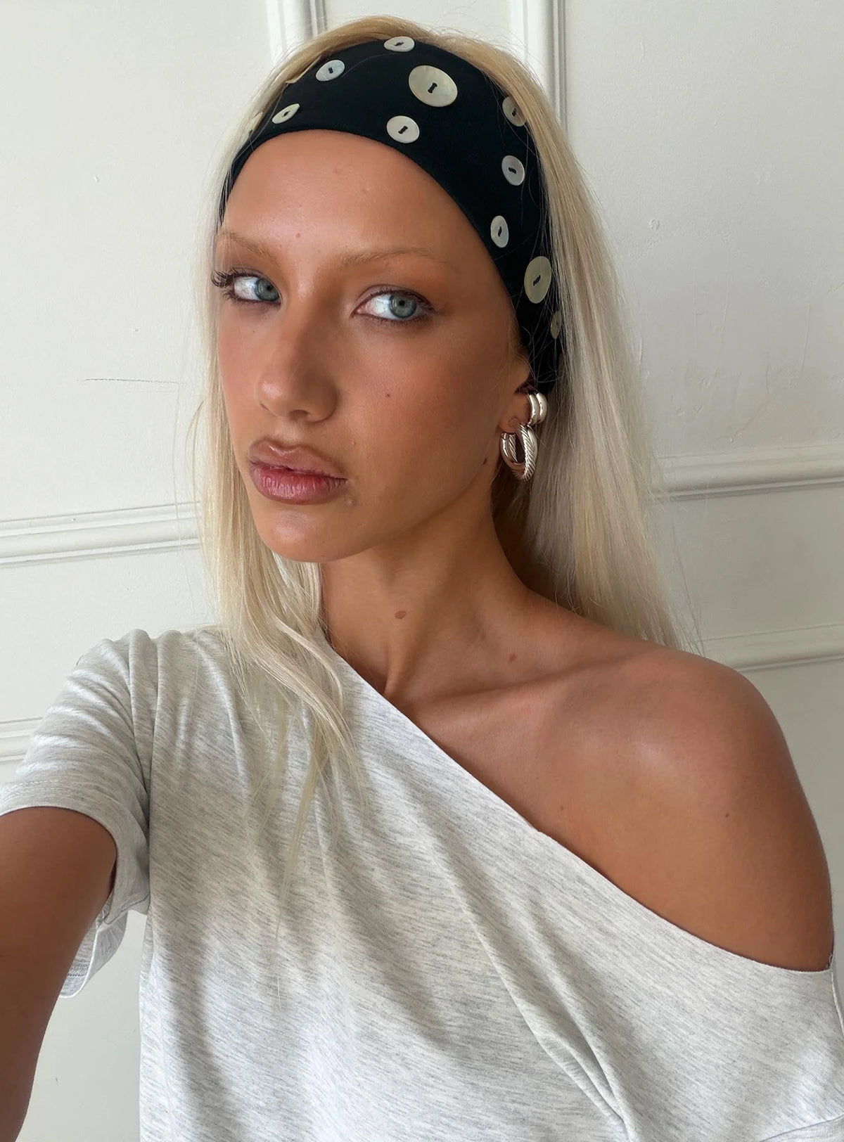 Isalyn Button Headband Black