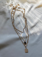 Lars Pendant Necklace Gold / Black