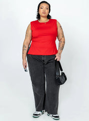 Uzo Top Red Curve