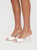 Amorete Heels White
