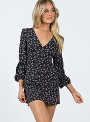 Naturi Long Sleeve Mini Dress Black / Floral