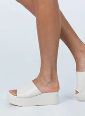 Britta Platform Heels Beige