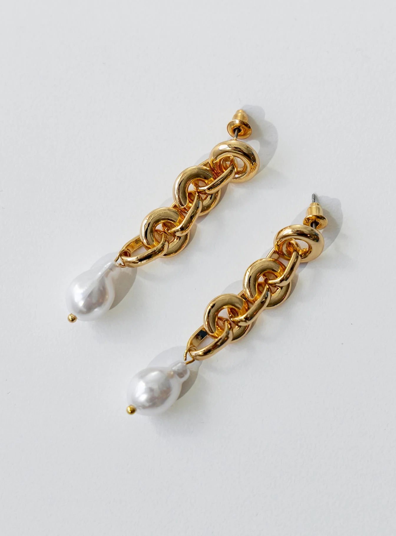 Kanan Pearl Earrings Gold / White