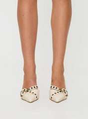 Compelling Pointed Toe Heels Beige