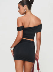 Turning Off The Shoulder Set Black