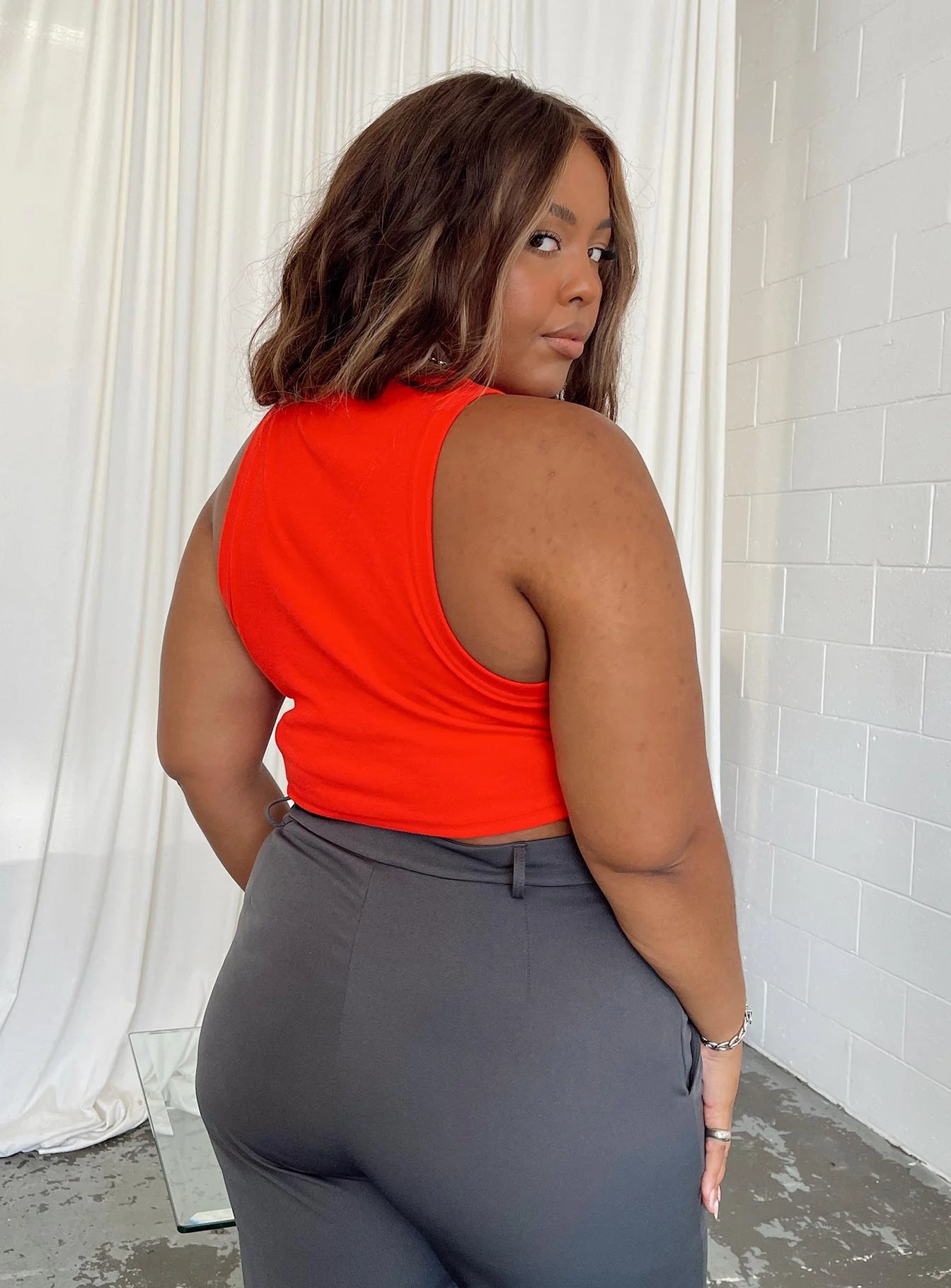 Classic Tank Top Red Curve