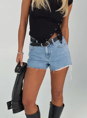 Top Tier Mid Rise Denim Shorts Light Wash Petite